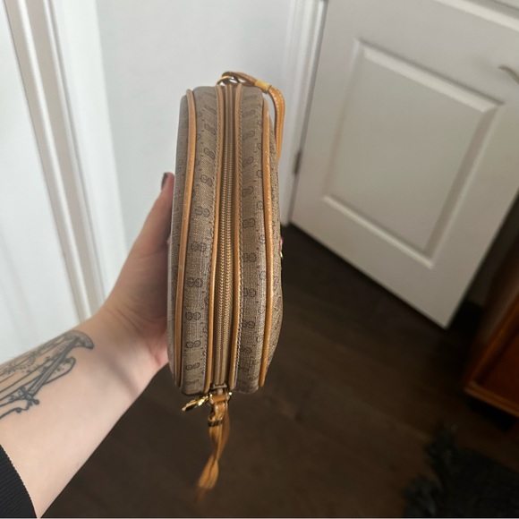 Authentic Vintage Gucci InterlockingGG Monogram Circle Canteen Crossbody Bag - Picture 12 of 13